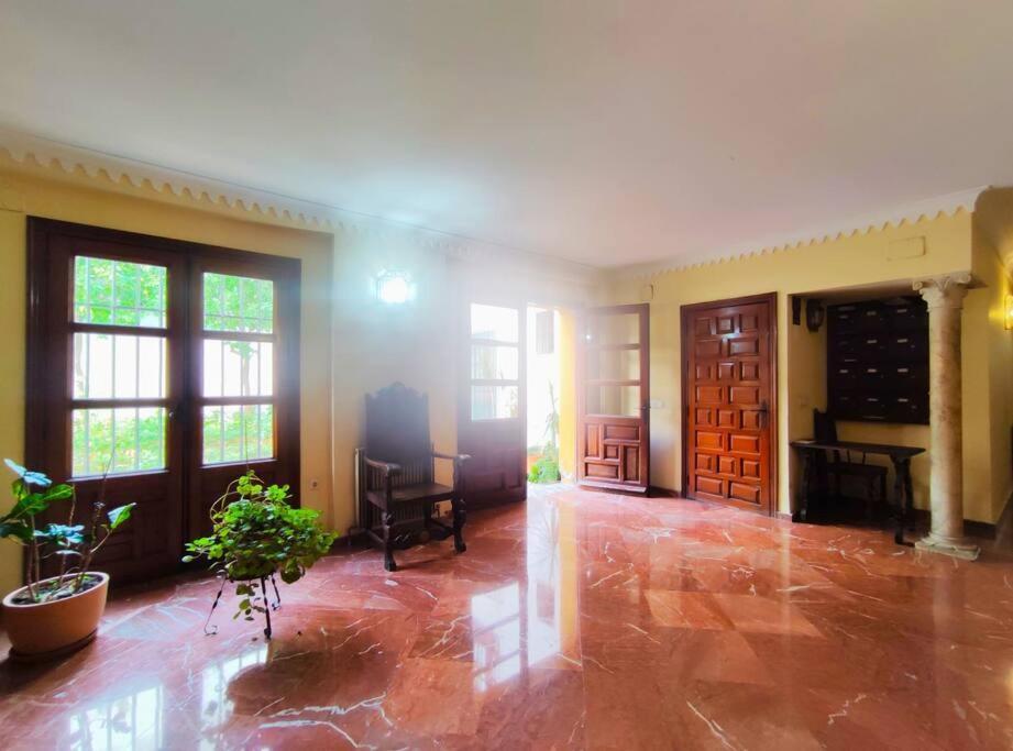 Apartmán Plaza Cristo De Burgos Sevilla Exteriér fotografie
